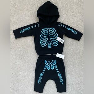 NWT’s Old Navy 0-3M Hooded Skeleton Sweatsuit|FAST SHIPPER!